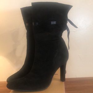 Vintage 90’s Naturalizer suede leather heeled boots. Size 7
